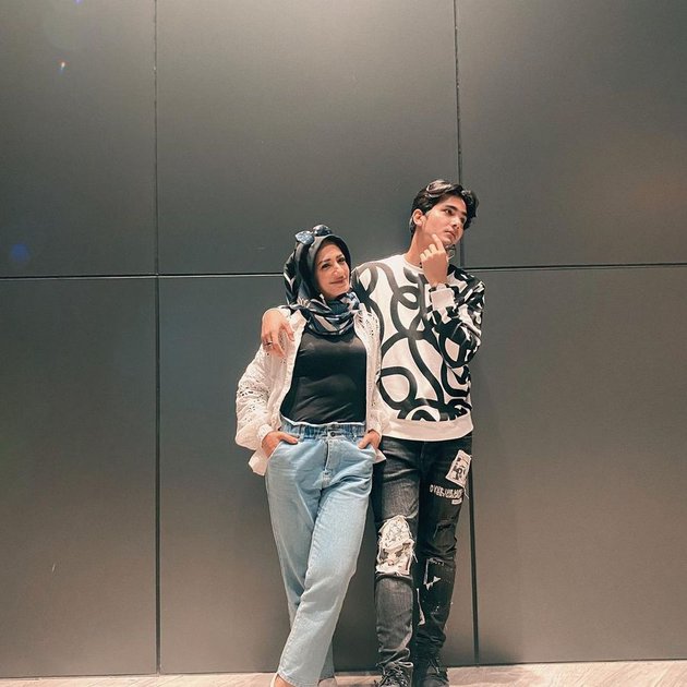 7 Potret Mahdy Reza 'Buku Harian Seorang Istri' & ibunya, kompak pol