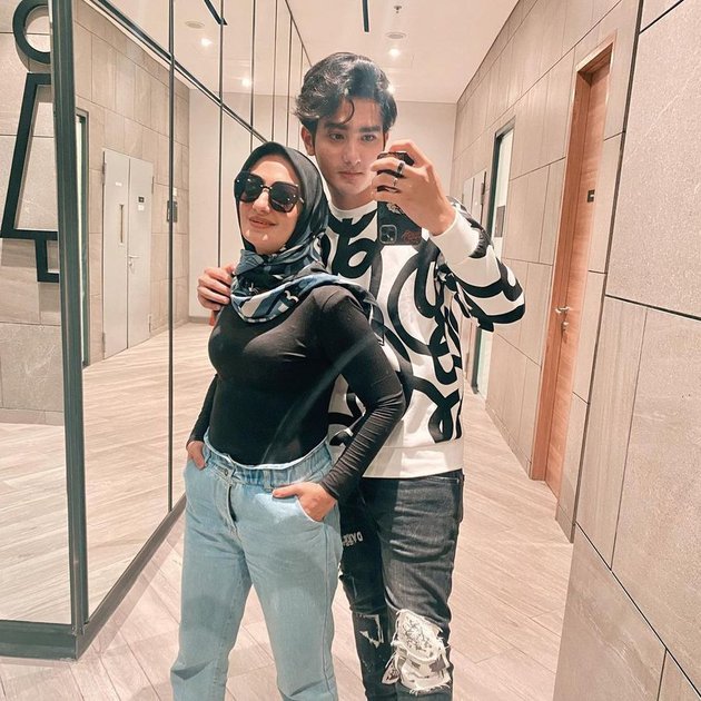 7 Potret Mahdy Reza 'Buku Harian Seorang Istri' & ibunya, kompak pol