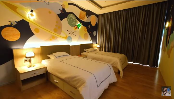 9 Potret kamar anak Titi Kamal, gabungkan dua ruangan jadi satu