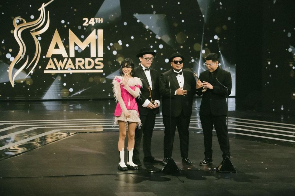 9 Pesona Eva Celia di AMI Awards 2021, memukau dengan gaun nyentrik