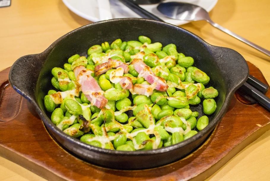 Sering dihindari, 9 makanan berlemak ini baik dikonsumsi saat diet