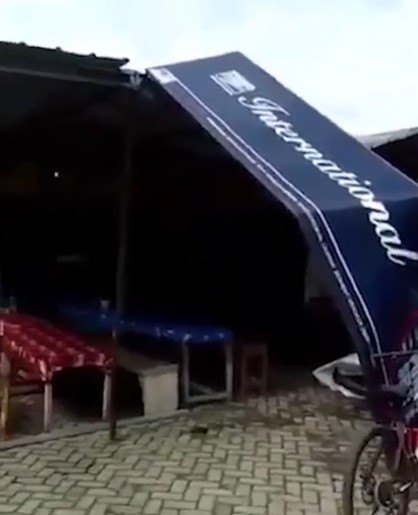 Viral baling-baling helikopter rombongan Jokowi robohkan dahan pohon