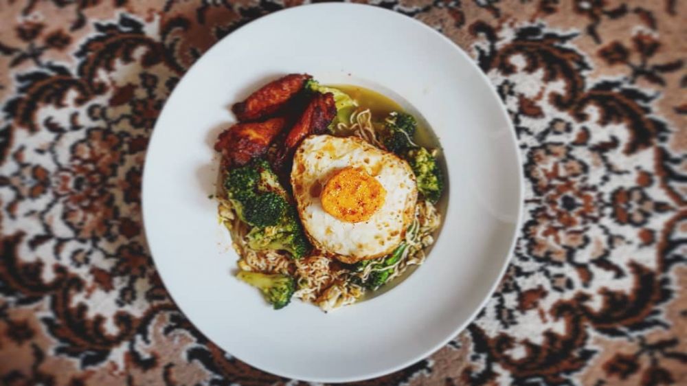 9 Cara membuat mi tek tek kuah ala rumahan, lezat dan mudah dibuat