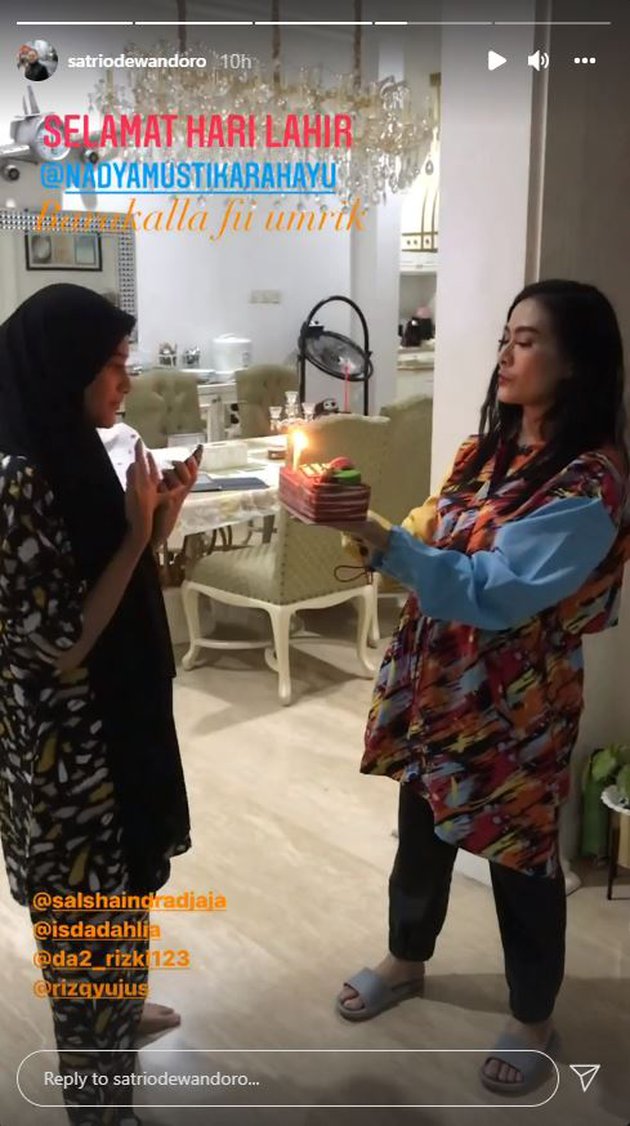 7 Momen ulang tahun Nadya Mustika, dapat kejutan manis dari Iis Dahlia