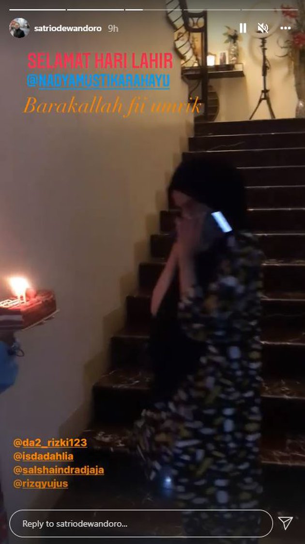 7 Momen ulang tahun Nadya Mustika, dapat kejutan manis dari Iis Dahlia