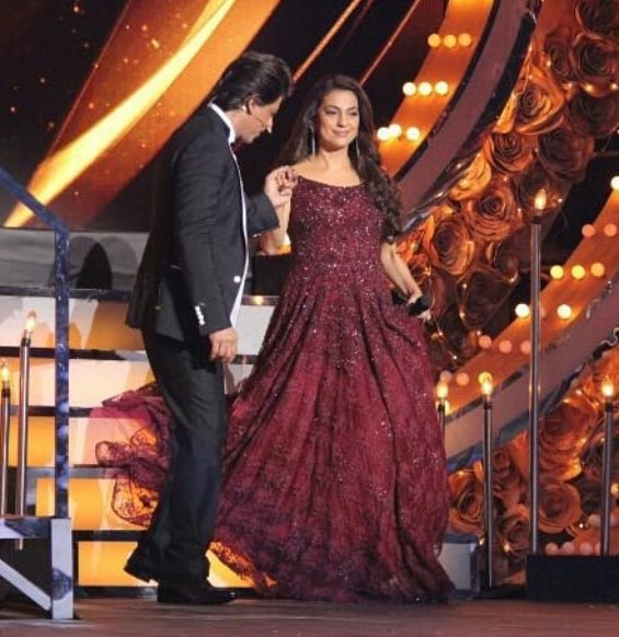 9 Potret dulu hingga kini Shah Rukh Khan dan Juhi Chawla, ikonik abis