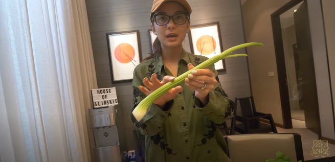 7 Cara menyimpan seledri ala Chelsea Olivia, tetap segar dan awet