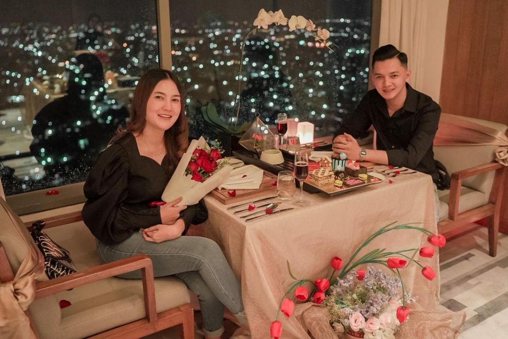 Hidangan dinner romantis 7 pedangdut dan pasangan ini bikin auto lapar