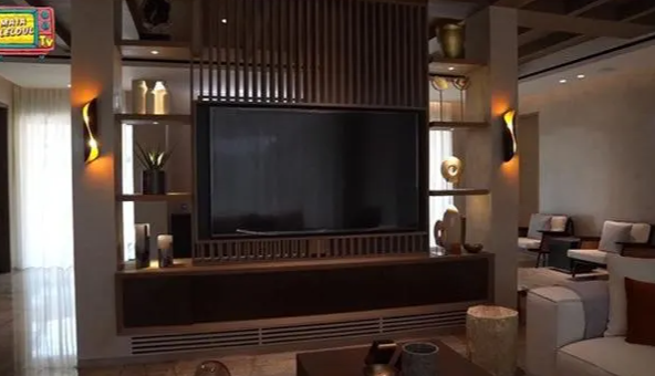 Potret ruang tamu 6 seleb usai renovasi, dari minimalis hingga mewah