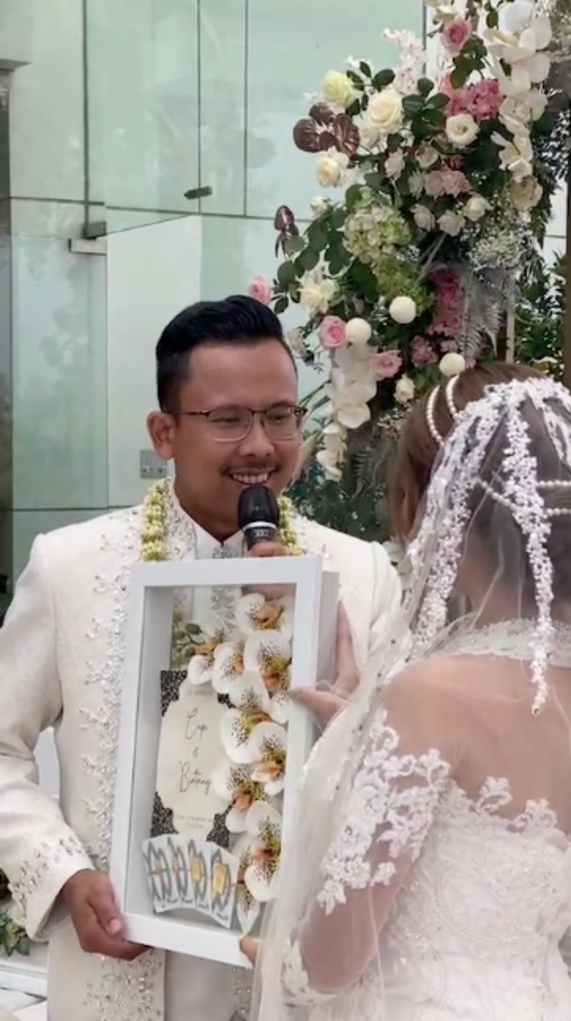 9 Momen akad pernikahan Cupi Cupita, khidmat dan haru