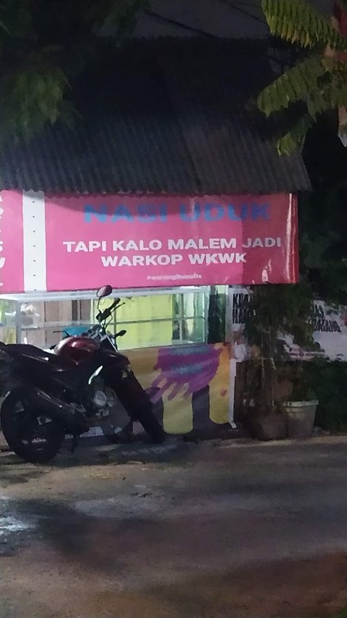 11 Potret lucu toko alih fungsi ini bikin bingung lihatnya