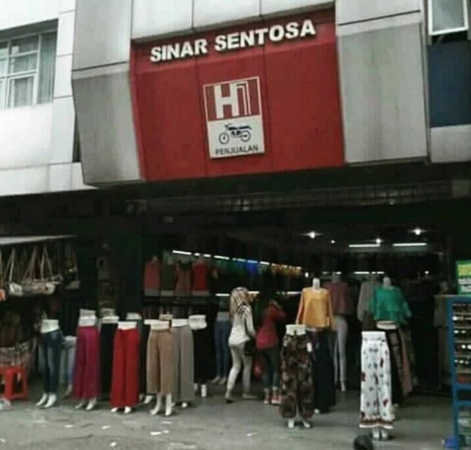 11 Potret lucu toko alih fungsi ini bikin bingung lihatnya