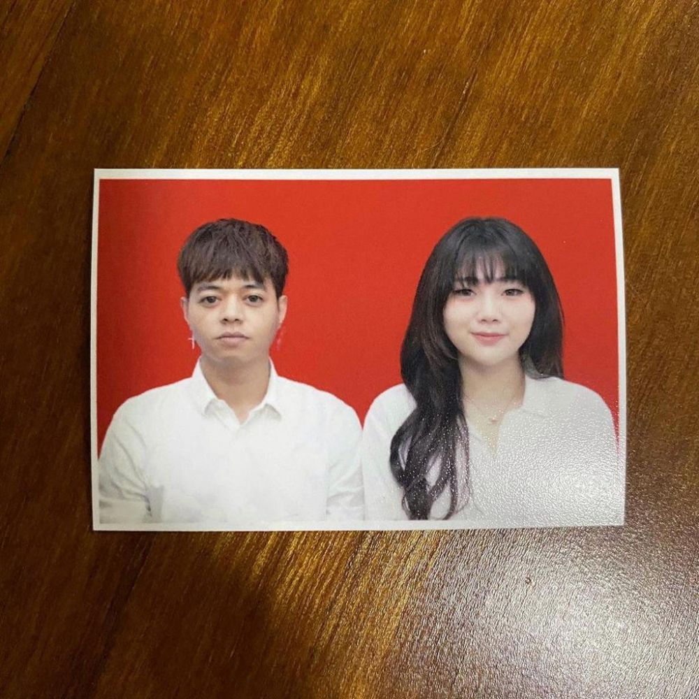 Potret pasfoto buku nikah 7 YouTuber, harga baju Aurel jadi sorotan