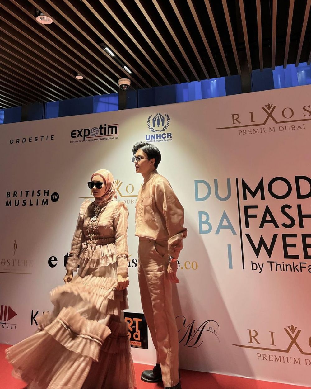 Kuasai panggung catwalk, 9 momen Dinda Hauw ikut fashion show di Dubai