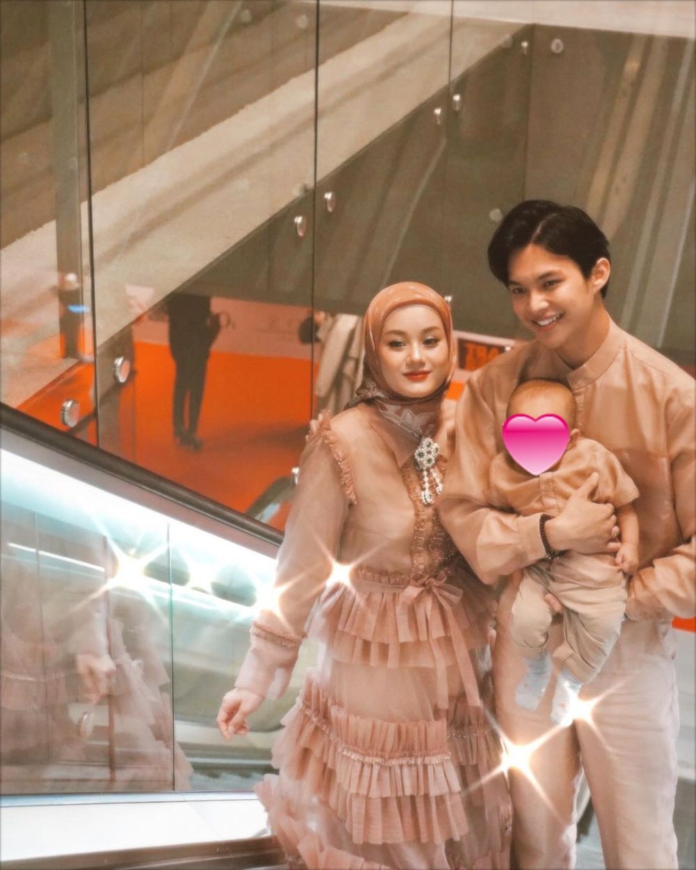 Kuasai panggung catwalk, 9 momen Dinda Hauw ikut fashion show di Dubai