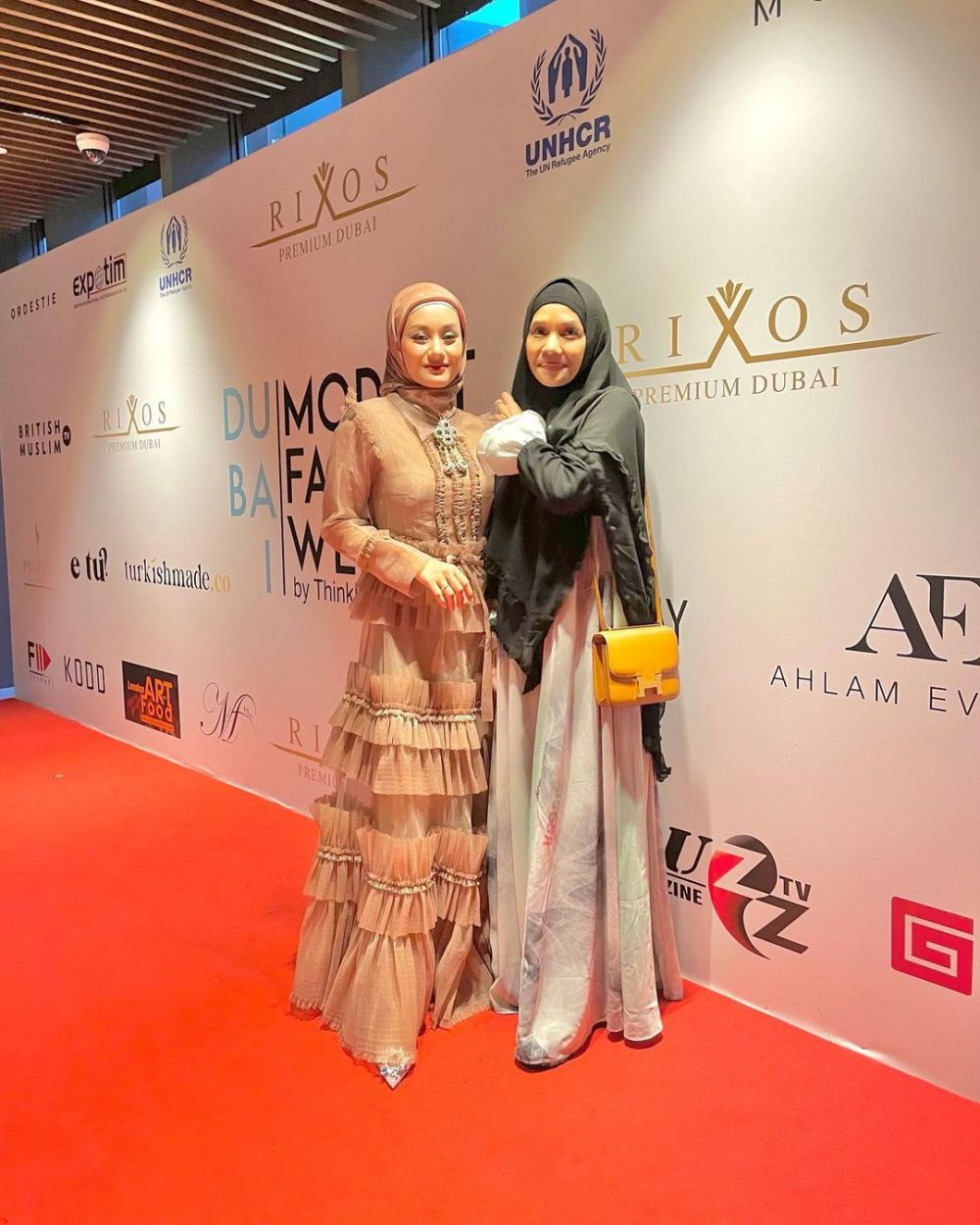 Kuasai panggung catwalk, 9 momen Dinda Hauw ikut fashion show di Dubai