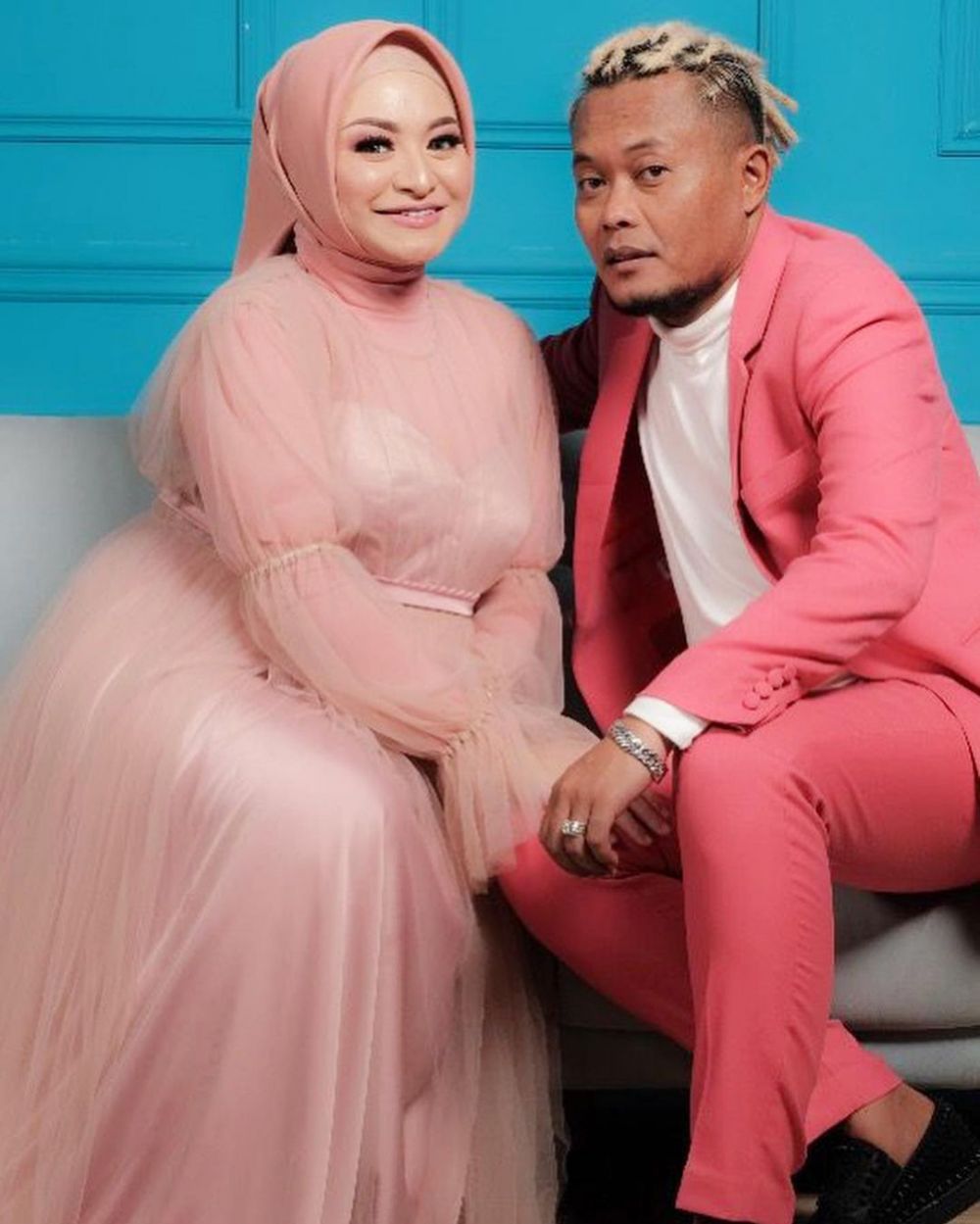 9 Momen maternity shoot Nathalie Holscher, gaya rambut Sule nyentrik