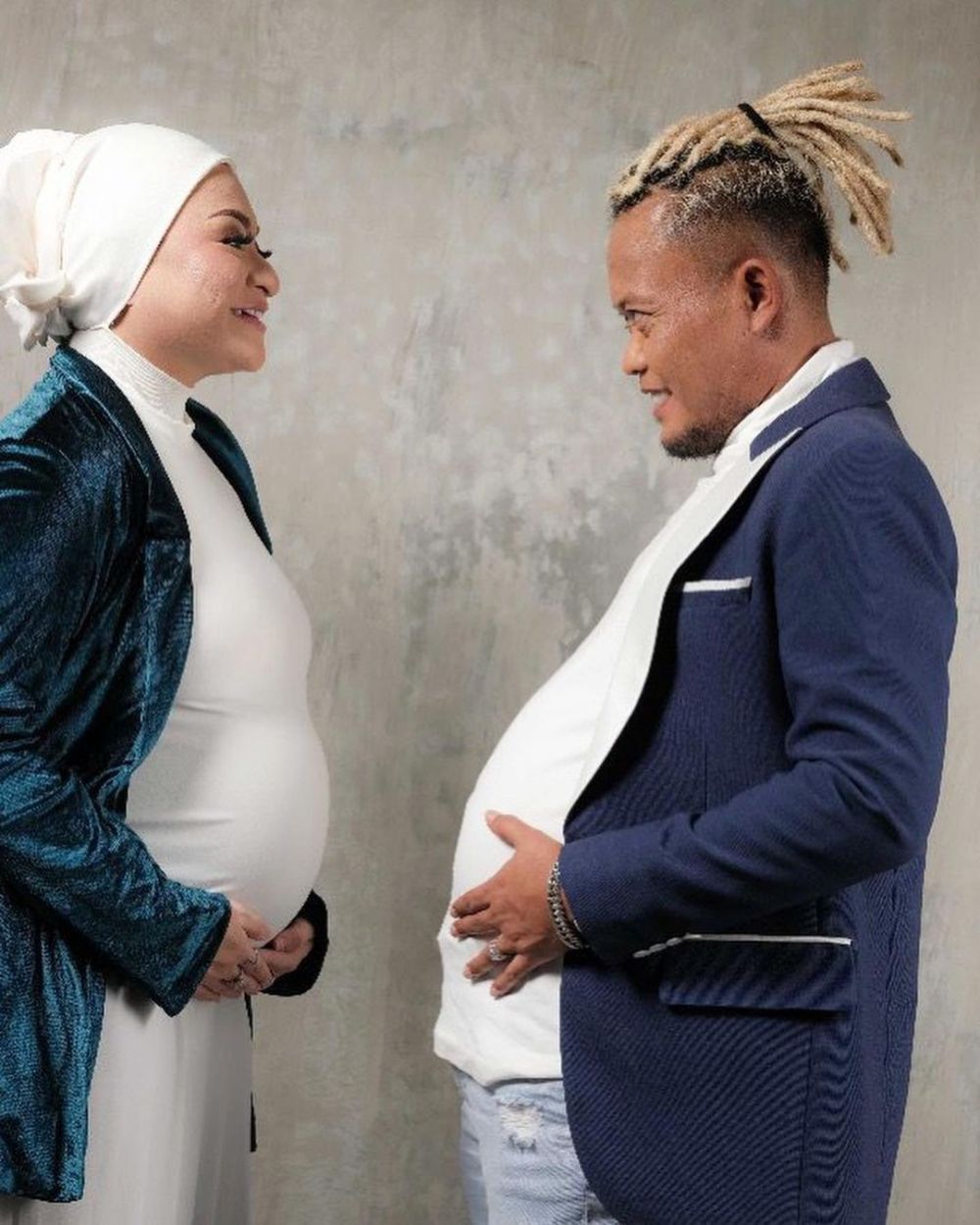 9 Momen maternity shoot Nathalie Holscher, gaya rambut Sule nyentrik