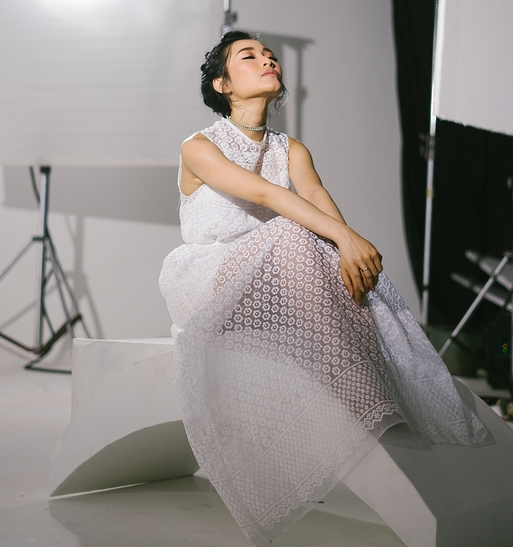 Di balik layar video klip 7 penyanyi, ada yang syutingnya di 8 negara