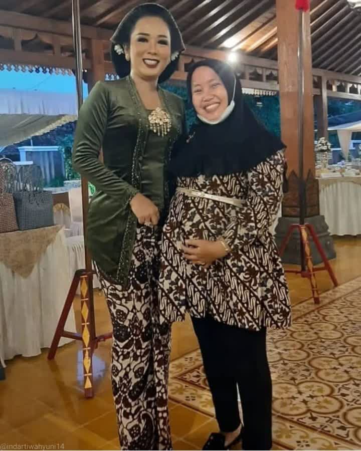 Soimah's style at her sister's wedding Instagram