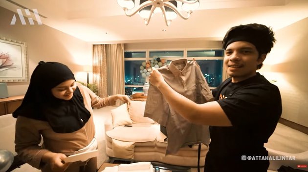 9 Momen Atta Halilintar buka kado ultah, dari Krisdayanti penuh makna