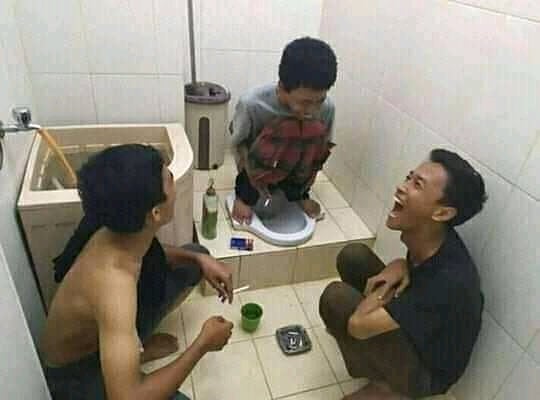 11 Penampakan lucu toilet multifungsi ini bikin gagal paham