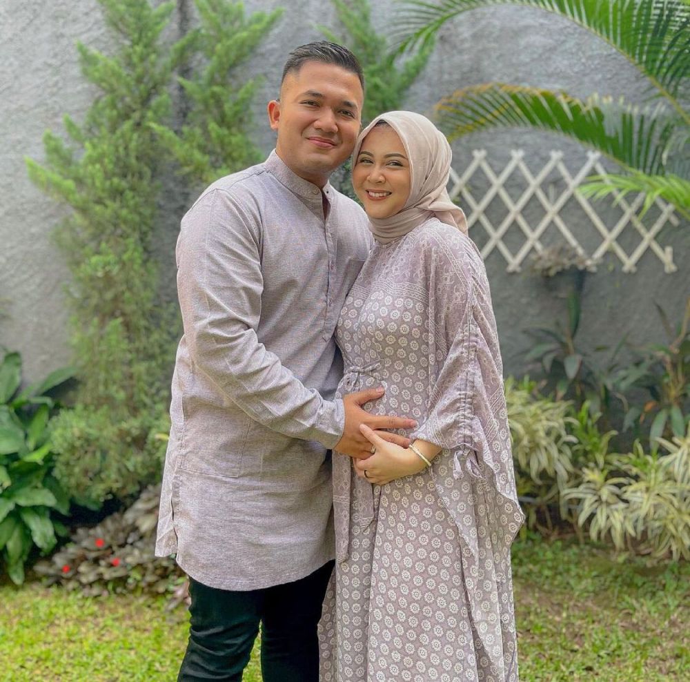 Simpel dan modis, ini 7 cara Kesha Ratuliu padu padan outfit hamil