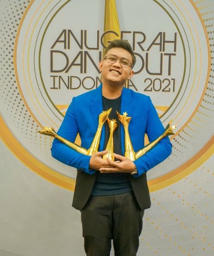 Borong piala, ini 5 potret Denny Caknan di Anugerah Dangdut Indonesia