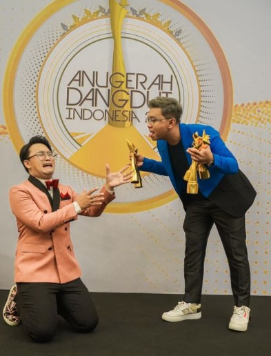 Borong piala, ini 5 potret Denny Caknan di Anugerah Dangdut Indonesia