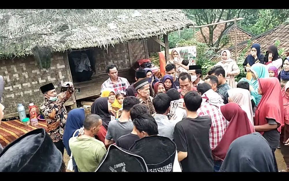 Momen anak penjual gula lulus jadi TNI, pulang disambut satu kampung