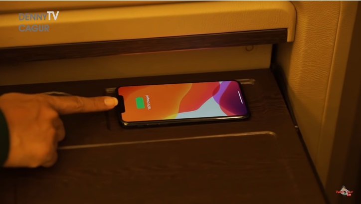 9 Potret mobil Denny Cagur usai modifikasi, ada tv hingga kulkas mini