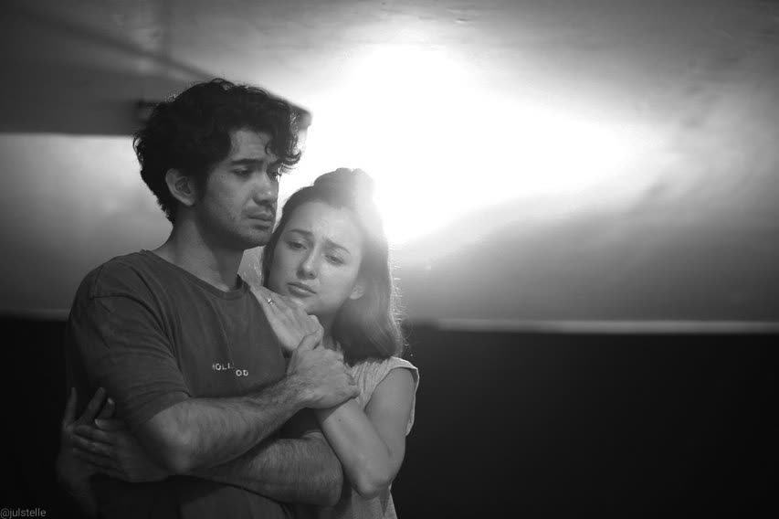 Julie Estelle debut di panggung teater, ini 9 potret aksi kerennya