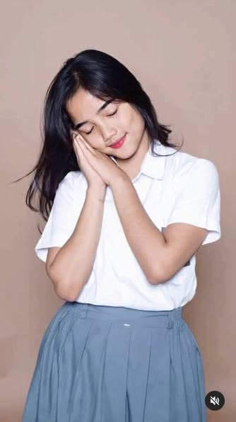 7 Potret lawas Fuji saat sekolah, pernah jadi anggota tim cheerleader