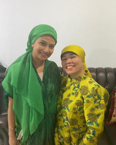 Penuh kehangatan, 7 foto kenangan mendiang Vanessa Angel & ibu mertua