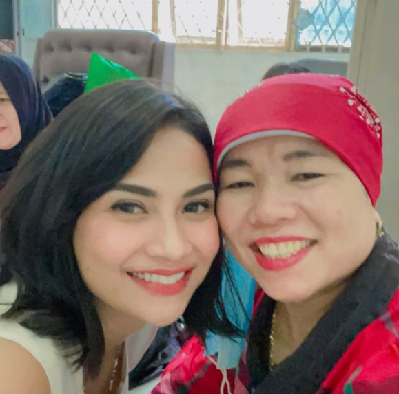 Penuh kehangatan, 7 foto kenangan mendiang Vanessa Angel & ibu mertua