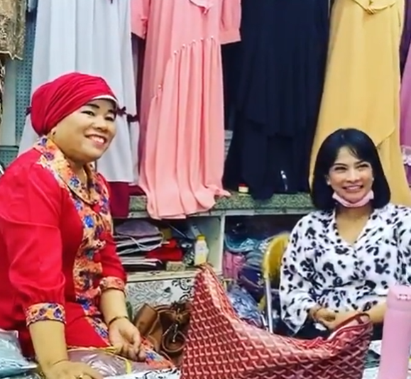 Penuh kehangatan, 7 foto kenangan mendiang Vanessa Angel & ibu mertua