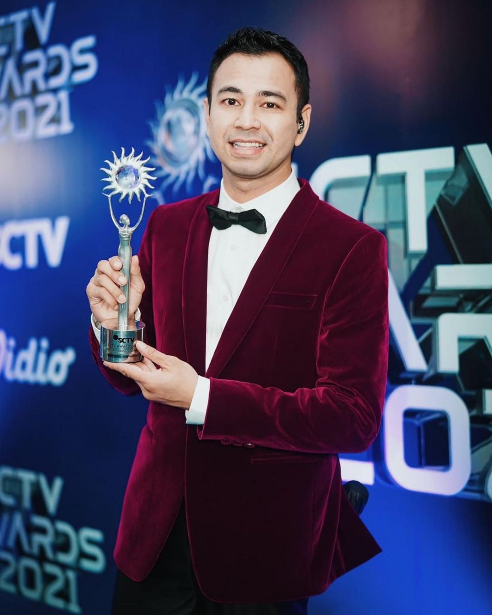Gaya 7 seleb pemenang SCTV Awards 2021, glamor dan menawan