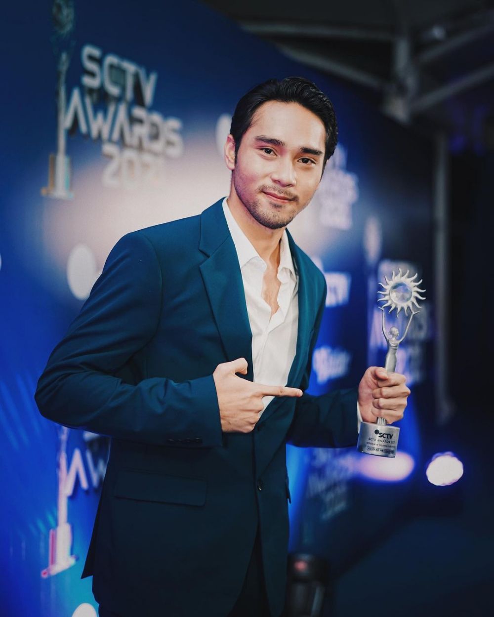 Gaya 7 seleb pemenang SCTV Awards 2021, glamor dan menawan