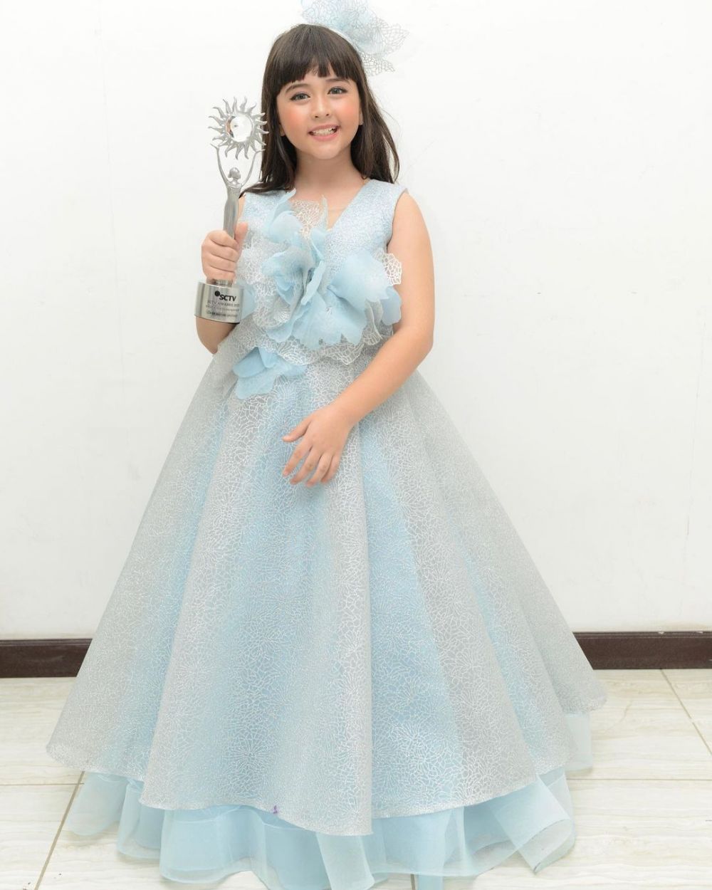 Gaya 7 seleb pemenang SCTV Awards 2021, glamor dan menawan