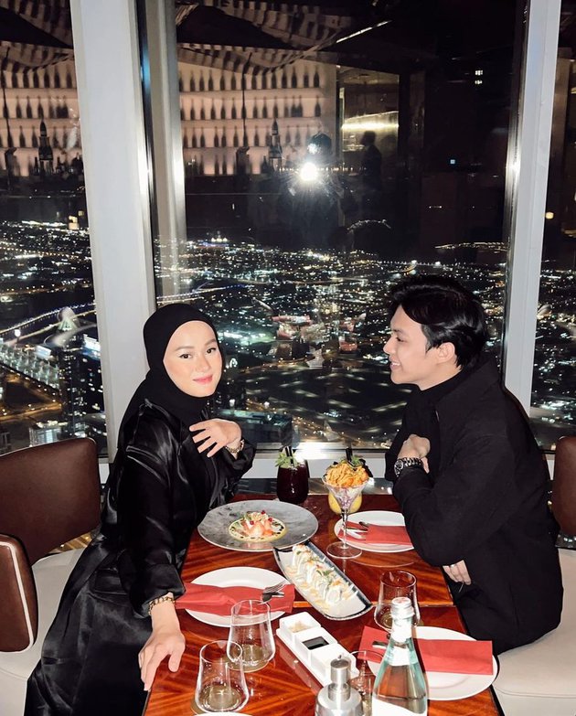 Momen 5 seleb dinner di Burj Khalifa, Ashanty bawa rombongan
