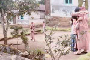 30 Tahun tak bersua, momen pertemuan teman sebangku di SMA bikin haru