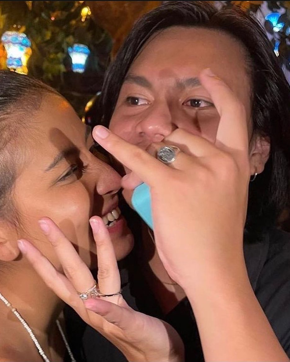 Awkarin dilamar Gangga Kusuma saat ultah ke-24, ini 8 momen manisnya