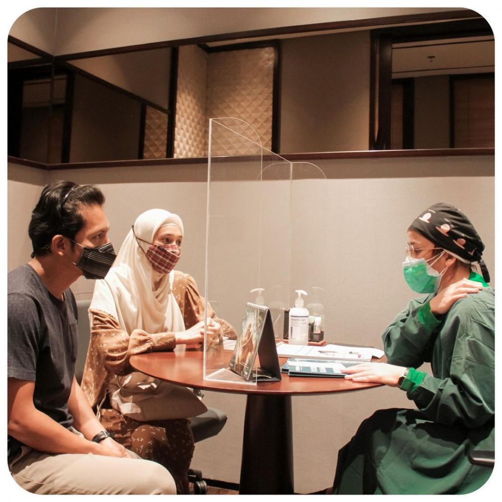 Momen Dhini Aminarti & Dimas Seto temui dokter kandungan, banjir doa