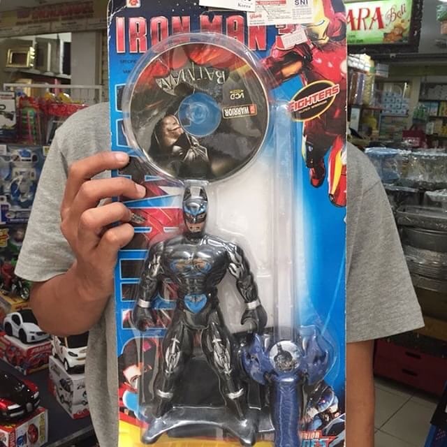 9 Potret absurd action figure Batman ini bentuknya bikin ngakak