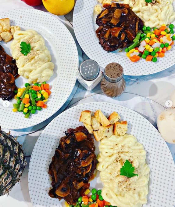 11 Cara membuat steak daging ala restoran, enak dan antialot