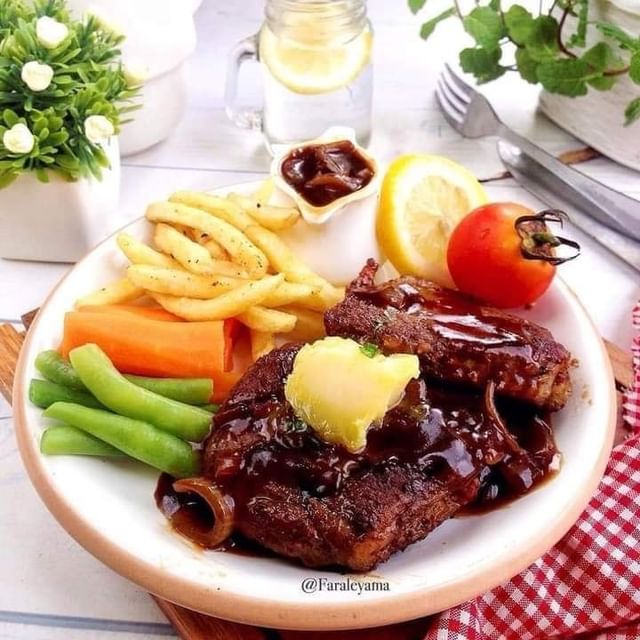11 Cara membuat steak daging ala restoran, enak dan antialot
