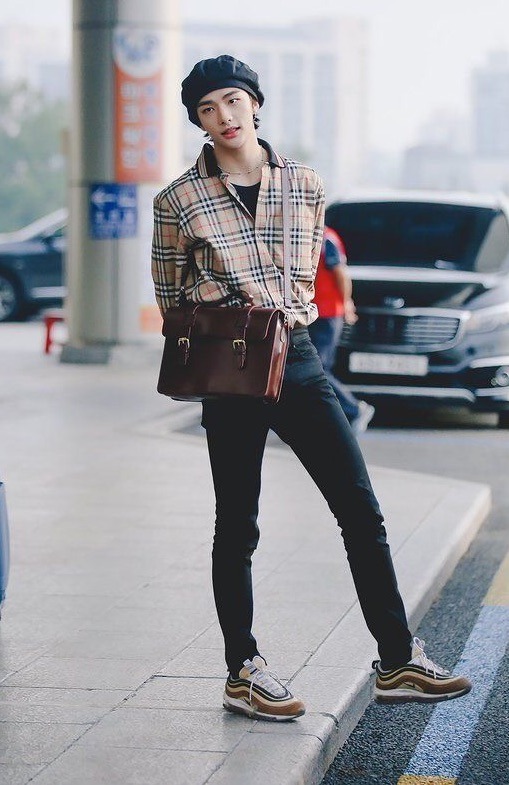 Gaya airport fashion 13 idol K-Pop, glamor hingga kasual