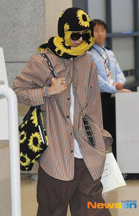 Gaya airport fashion 13 idol K-Pop, glamor hingga kasual