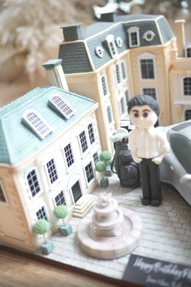 7 Potret detail kue ultah suami Sandra Dewi, bikin nggak tega makan