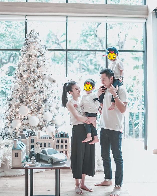 5 Momen perayaan ulang tahun suami Sandra Dewi, kuenya unik